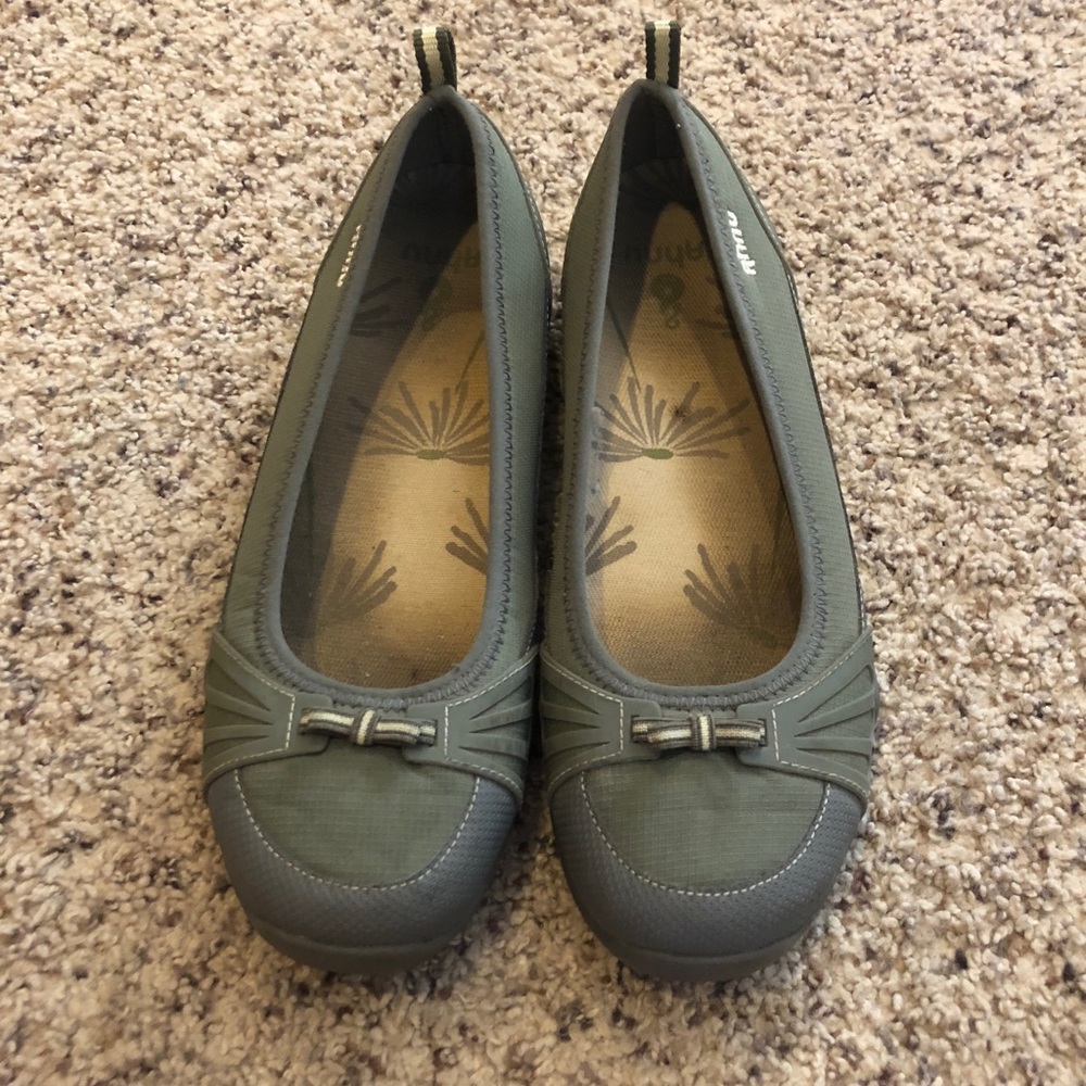 Green casual flats